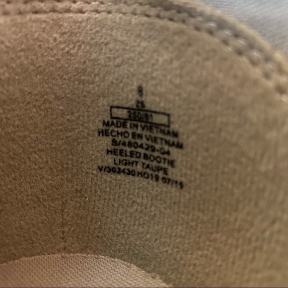 New Old Navy Size 9 Faux-Suede Chunky Block High-Heel Booties for Women Chic - Picture 5 of 9